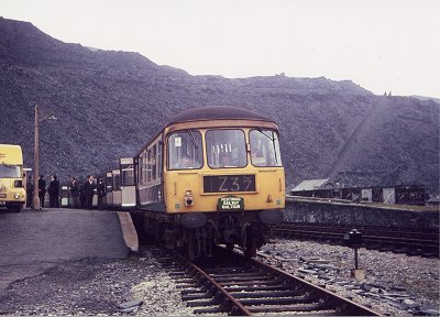 Class 124 at Blaenau