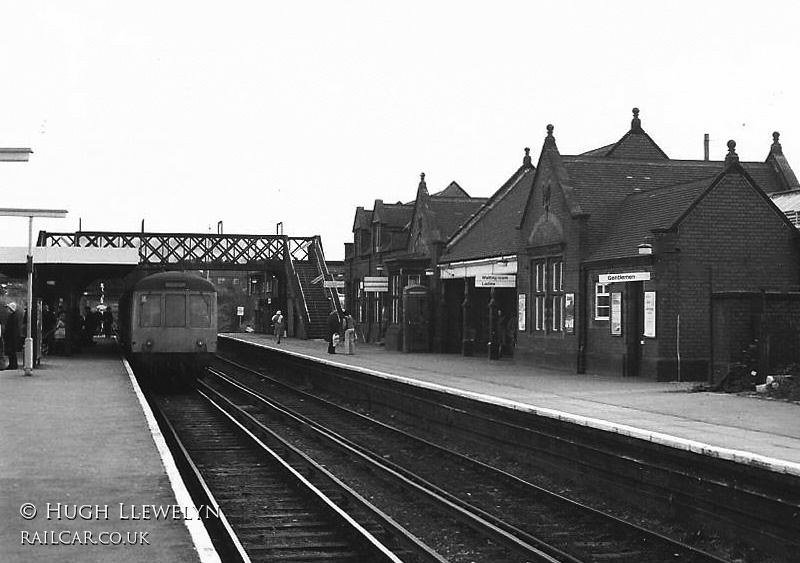 Class 108 DMU at Birkenhead North