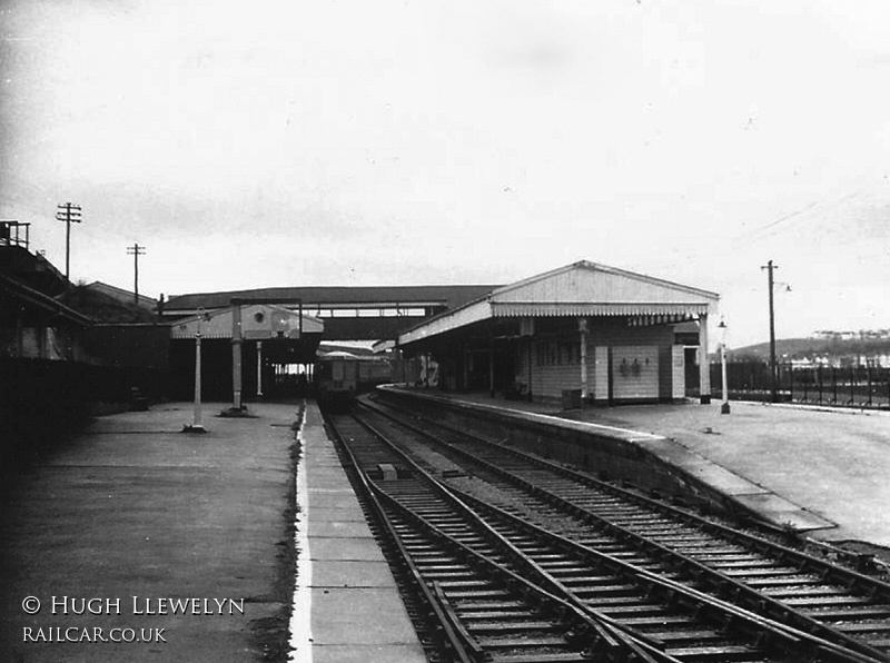 Class 116 DMU at Barry Island