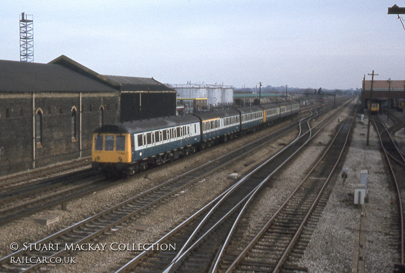 Class 117 DMU at Southall