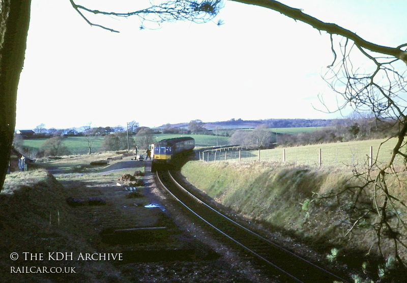 Class 118 DMU at Combpyne