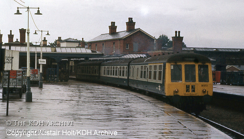 Class 119 DMU at Gloucester Eastgate