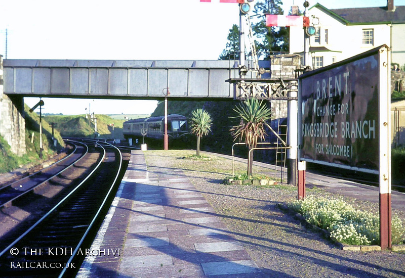 Class 122 DMU at Brent