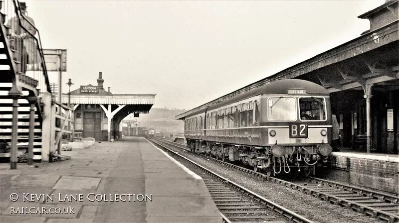 Class 105 DMU at Luton Bute Street