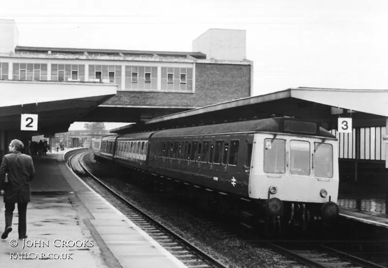 Class 115 DMU at Banbury