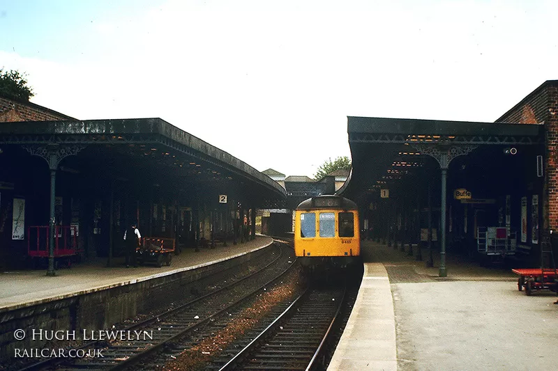 Class 117 DMU at Cheltenham Spa
