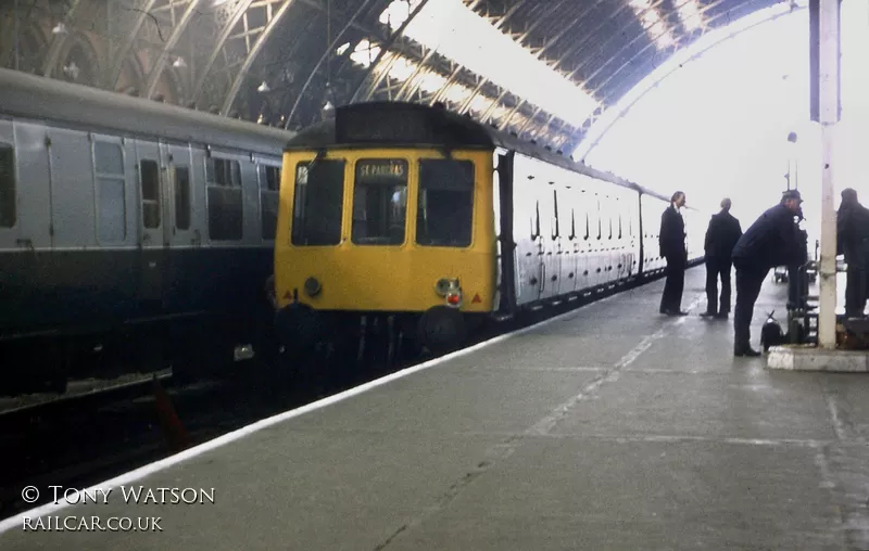 Class 127 DMU at St Pancras